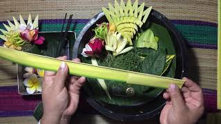 How To Make a Kwangen at home with Ibu Darwi - Green School Bali
