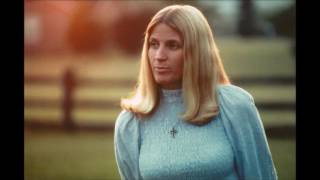 Watch Skeeter Davis Hello Darlin video