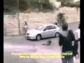 Palestinian kids throw stones at Israeli driver.flv