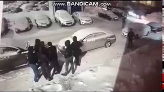 Kişi Onu Döyən Gəncləri Güllələdi Anba An Görüntülər