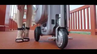 Show you a nice invention Airwheel SE3 intelligent robotics scooter suitcase