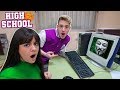 ES UNA ESCUELA DE HACKERS !! *descubrimos el secreto oculto* ...