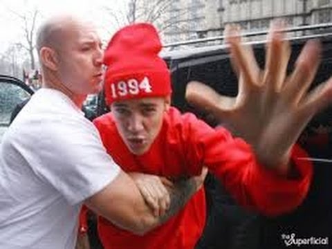 Justin Biber wants to fight a reporter!! MUST WATCH!!