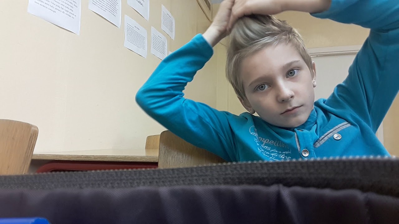 Школьник спалил училку за мастурбацией