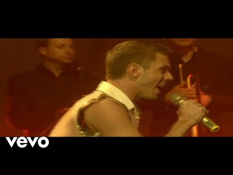 Scissor Sisters – She’s My Man (Live from the O2)