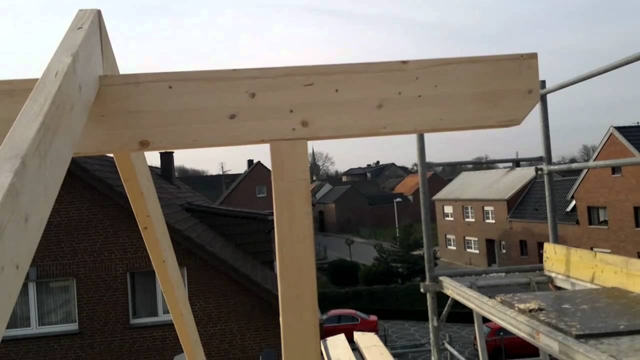 Massivholzhaus Dachstuhl Kehlbalkenmontage Bauvorhaben