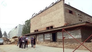 Видео На улице Богдана Хмельницкого в Новосибирске начали реконструкцию здания кинотеатра "Космос" от Телеканал ОТС, улица Богдана Хмельницкого, Новосибирск, Россия