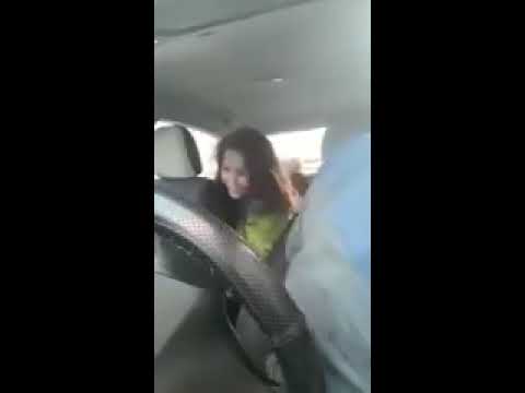 Секс в машине такси со зрелой грудастой пассажиркой