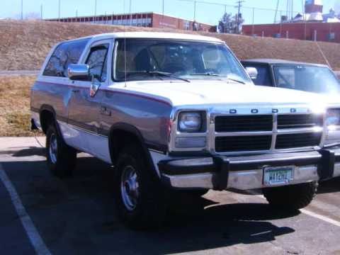 This is my 1992 Dodge Ramcharger LE. Its running about 154000 miles(LOW MILIAGE FOR THE YEAR)!!!! It has the 5.2l 318 magnum engine with a 727 tranny.