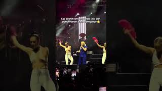 Ece Seçkinin Viral Olan Canlı Performansı