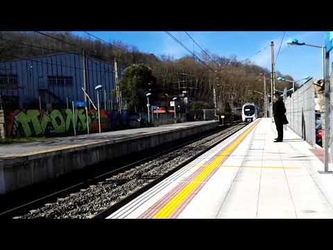 UT900 DE EUSKOTREN A SU PASO POR ZUHATZU-GALDACANO