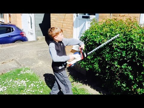 😱KIDS USING POWER TOOLS PART 3 | CORDLESS HEDGE TRIMMER!!!🌳