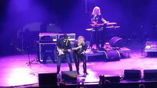 Watch Bonnie Tyler Flat On The Floor video