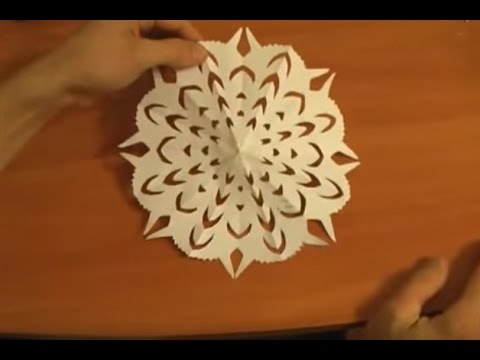 Как сделать фигурную снежинку из бумаги
