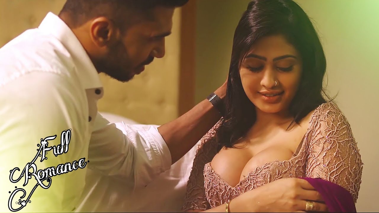 Girl shows boobs in hindi movie