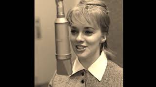 Watch Connie Smith If I Could Just Get Over You video