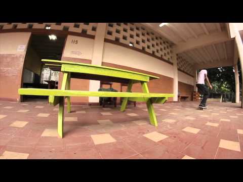 Luis Aponte patina El I.J.A. - Skateboarding Panama