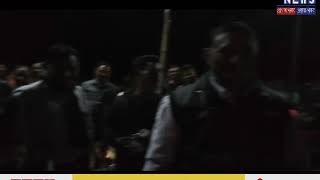 Commotion among audience l Snake appears in theatre l People escapes from lone snake