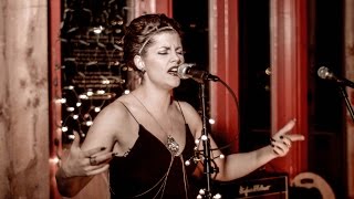 Sophie Davies - Grey Skies (Live at The Woodlands)