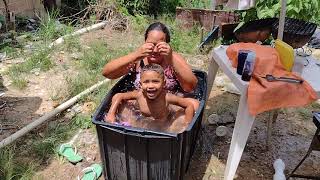 Olha Minha Esposa Na Piscina Com Benjamim