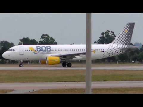 BQB LINEAS AEREAS Airbus A320-214 EC-LLJ Carrasco International Airport (MVD/SUMU) 29/12/2013