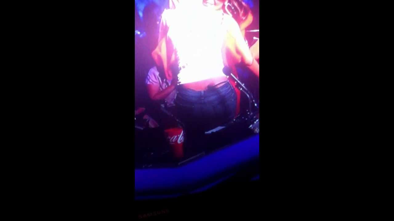 Nicki minaj's thong on American idol - YouTube