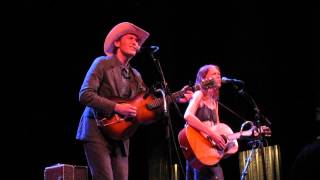 Watch Gillian Welch Down Along The Dixie Line video
