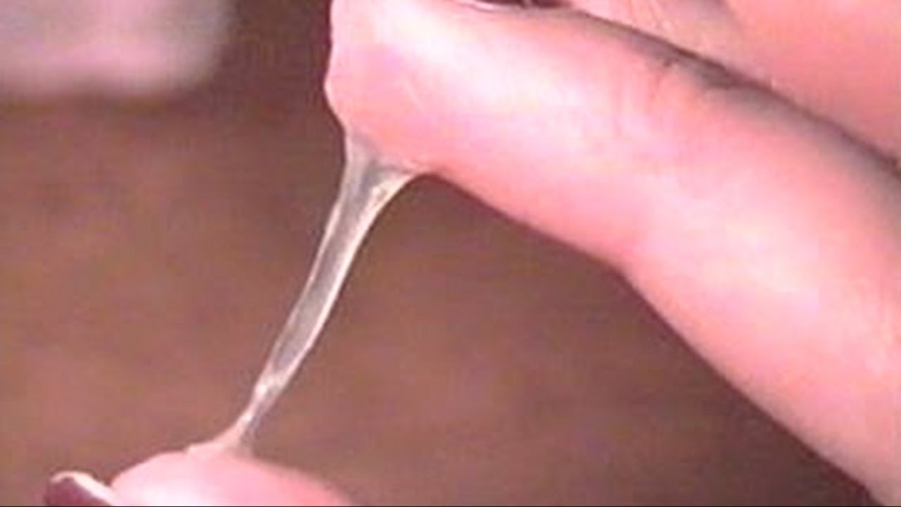 Смазка из вагины на чёрном купальнике фото