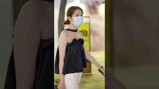 Miss Sister Is So Good-Looking, And She Looks Beautiful On The Street