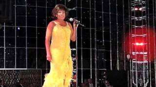Watch Shirley Bassey It Must Be Him video