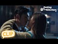 Their first kiss was romantic and also heartbreaking! | Dating in the Kitchen EP14 Clip