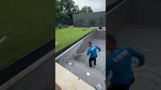 Limpando A Piscina Esvaziando
