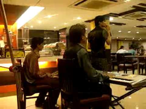 Sau Dard Live singing by VIVEK with Band