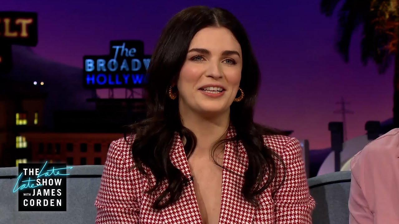 Aisling Bea Is the Champion Elves Need