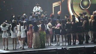 4K 221008 Tma 더팩트 뮤직 어워드 Bts 방탄소년단 - 단체사진 촬영하러 올라온 방탄이들 Bts Focus Fancam