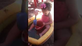 Nina Na Piscina