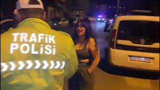 Alkollü Kadın Sürücü Ve Arkadaşı Polise Ecel Teri Döktürdü
