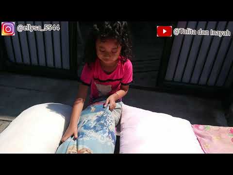 Menjemur Bantal dan Guling Serta Merapikan Tempat Tidur | Bersama Adik Inayah