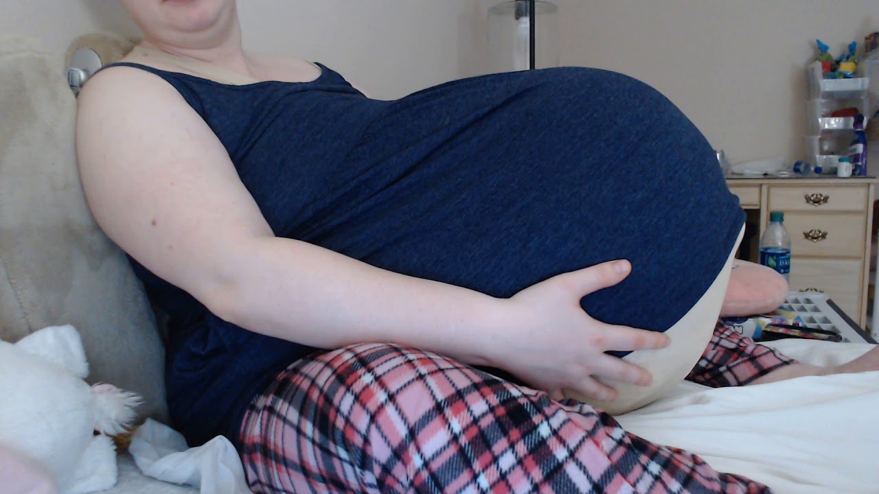 Camgirl pregnant belly movements