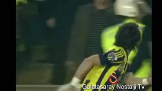 Galatasaray E Giderken Maçın Ilk Yarısını Bitiren Cüneyt Çakır