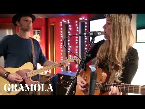 Gabrielle Louise - Love on the rocks (Little Canyon Session)