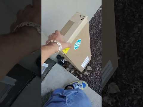 Unboxing pure metal‼️🎸✅👍🏽🛹📦🙌🏽 Don’t forget free shipping ‼️ #skateboarding