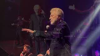 Watch Frankie Valli The Sun Aint Gonna Shine Anymore video