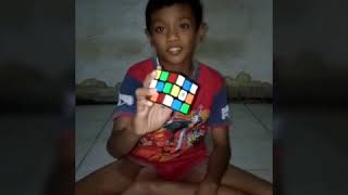 Gavin , pemain rubik muda