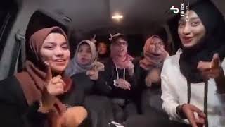 Malay Girls SInging Akka Maga Darkkey and Keys Song 1 Malaysia Sokong