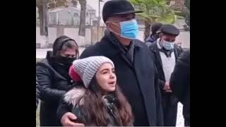 Şəhid polkovnik-leytenant Vidadi Khalilovun qızı atasinin defn merasaminde deyen