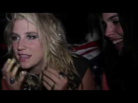 Kesha on HOLLYWOOD SIGN