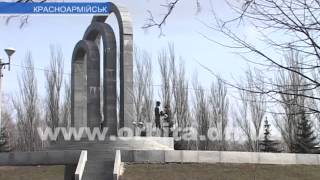 Видео Автор Мемориала в микрорайоне «Южный» отмечает юбилей от Телекомпания "Орбита", Южный микрорайон, Покровск, Украина