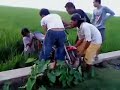 image Drag Indramayu Motor Masuk Parit