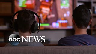 Parents warn of online gaming scammers on Fortnite Parents warn of online gaming scammers on Fortnite